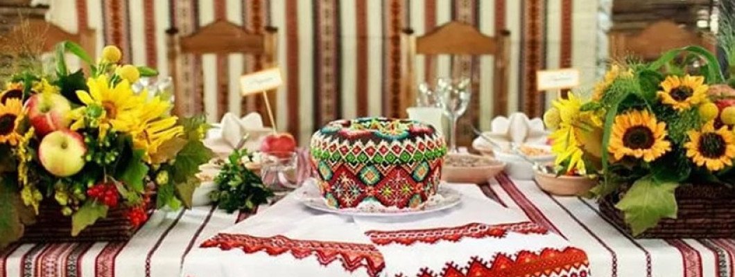 Embroidered tablecloths on tables – prosperity in the house
