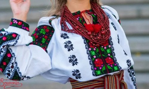 Як обирати та як вишивати хрестиком жіночі вишиванки, і як на цьому заробити?