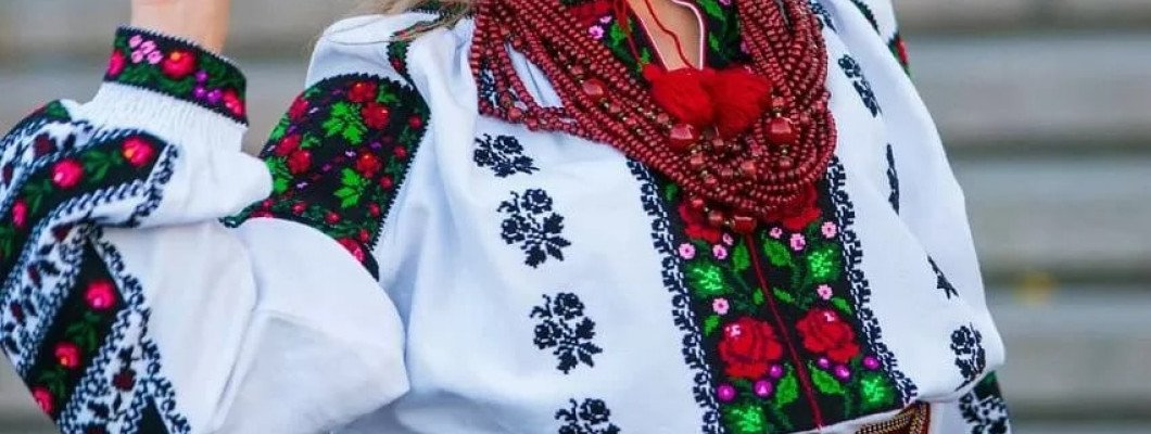 How chose, embroider by cross female embroidered shirts and earn on it?