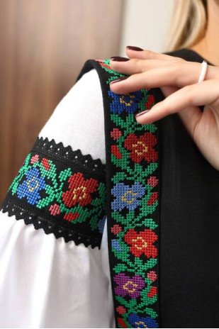 Cape embroidered NKV1