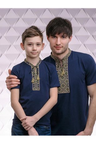 Комплект синіх вишитих футболок Батько та син  Орнамент зелений